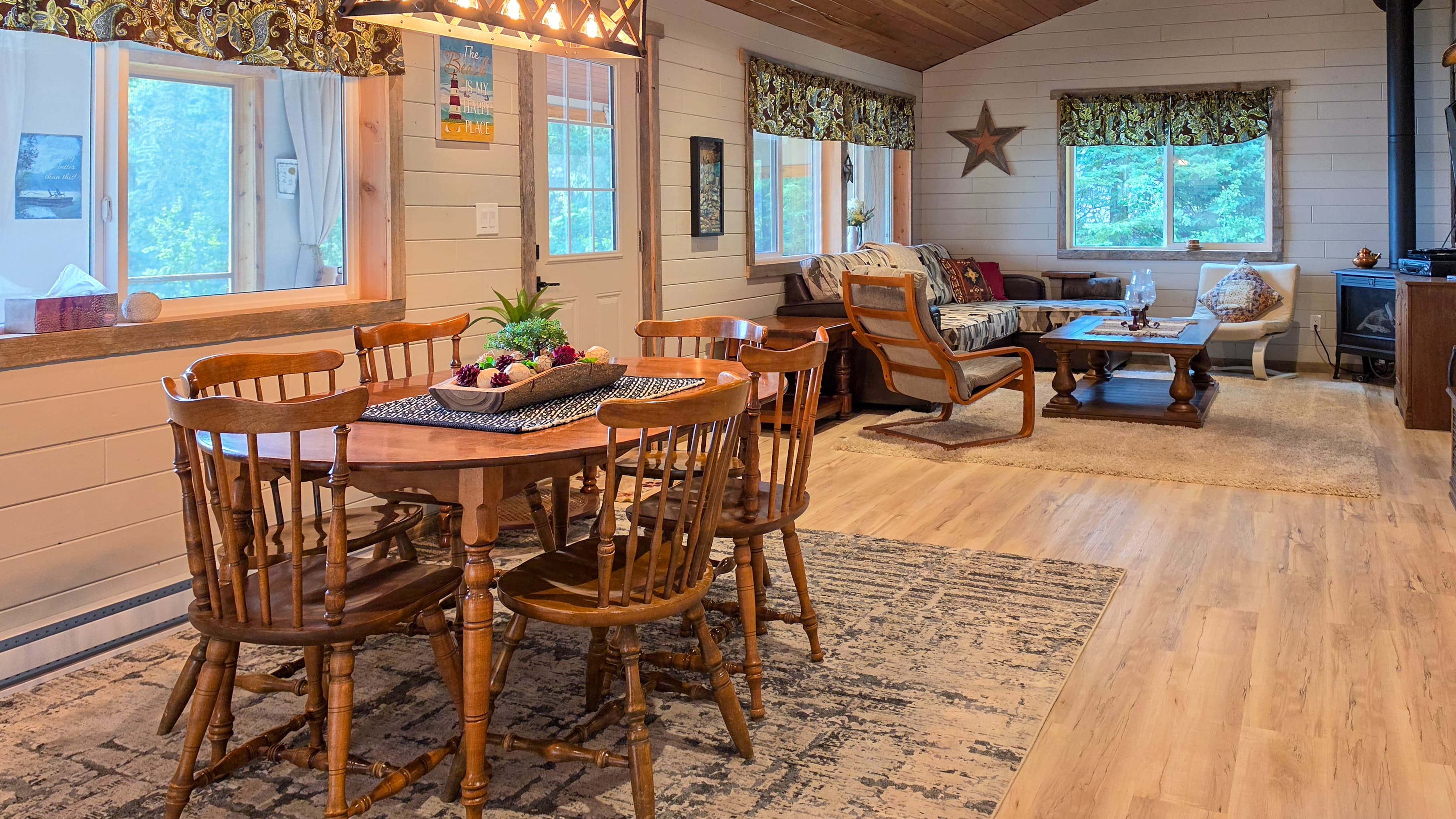 Silver Fox Lake house (main cabin + guesthouse) - Photo 4